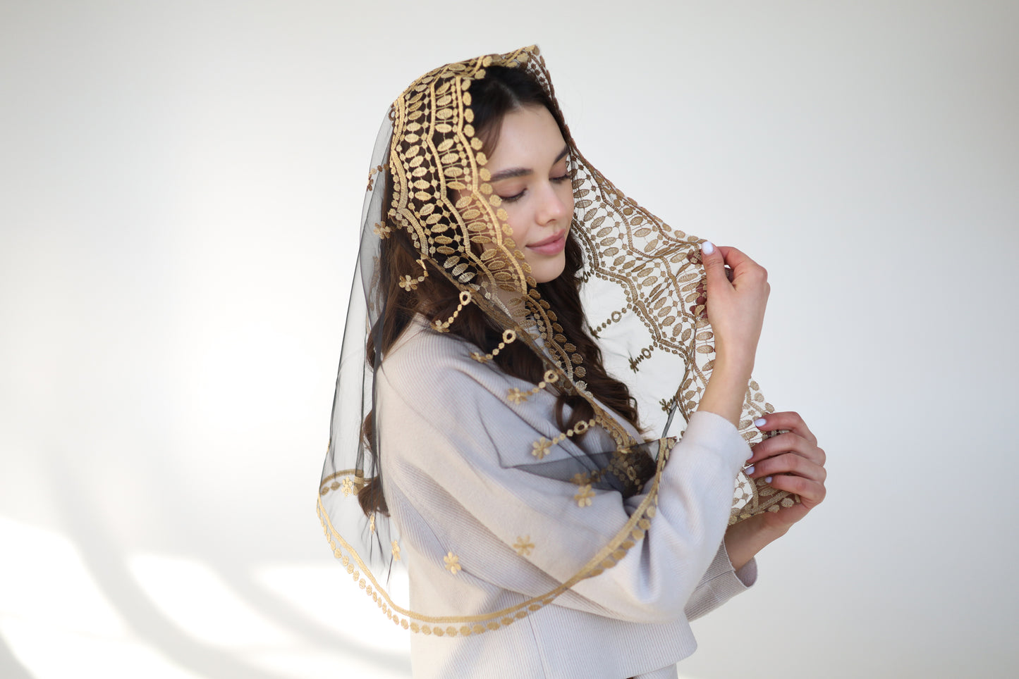 MANTILLA WITH HEART EMBROIDERY