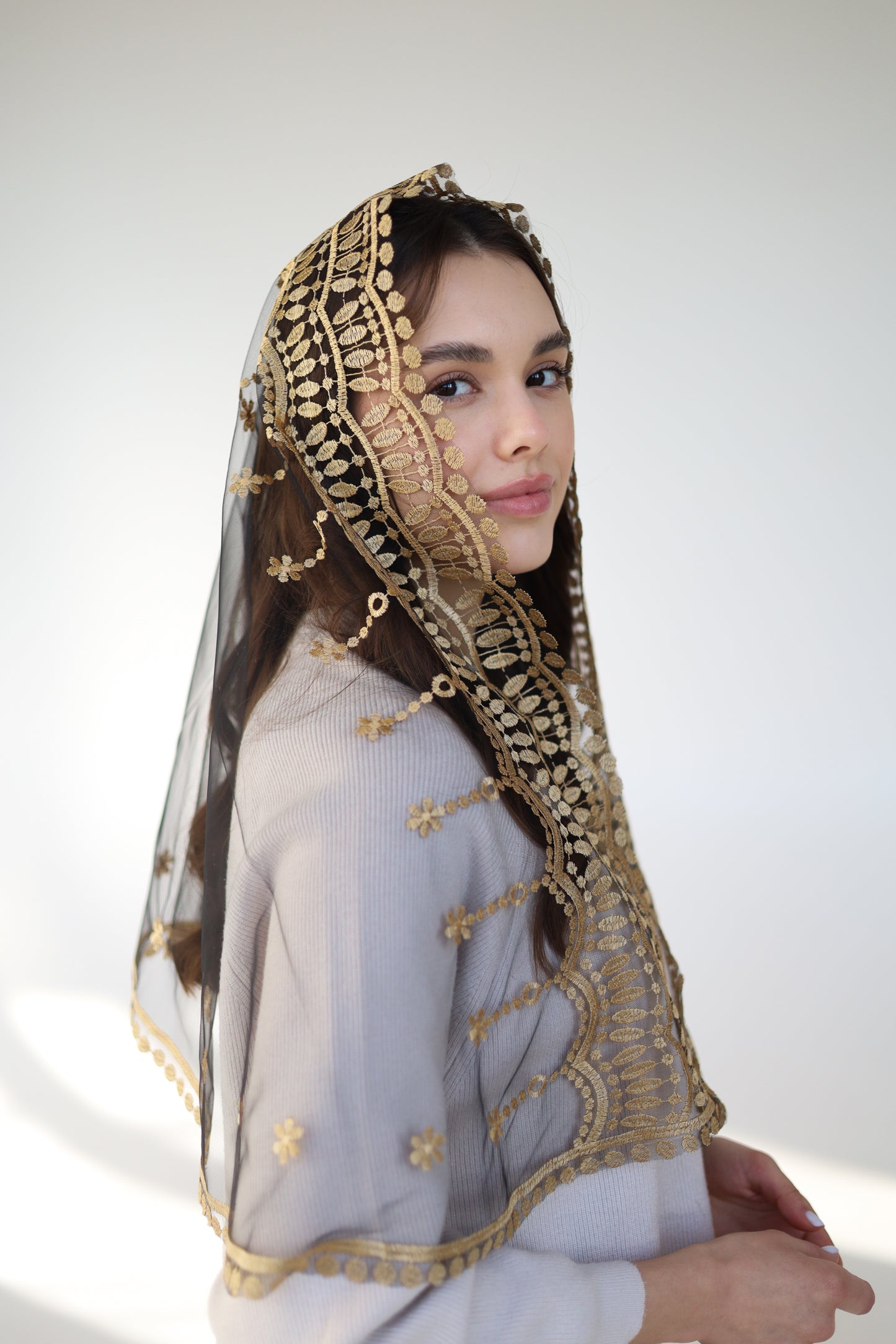 MANTILLA WITH HEART EMBROIDERY