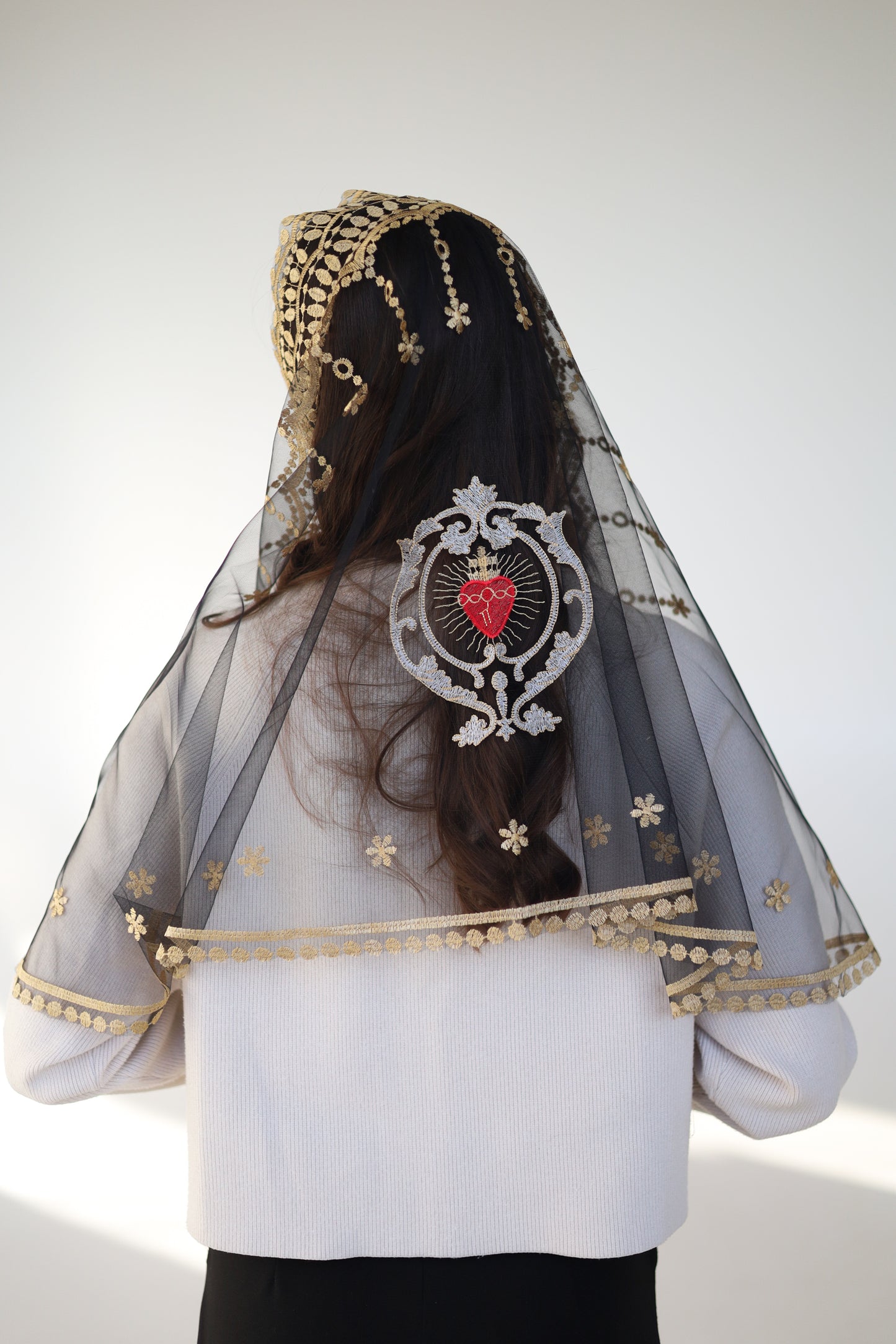 MANTILLA WITH HEART EMBROIDERY