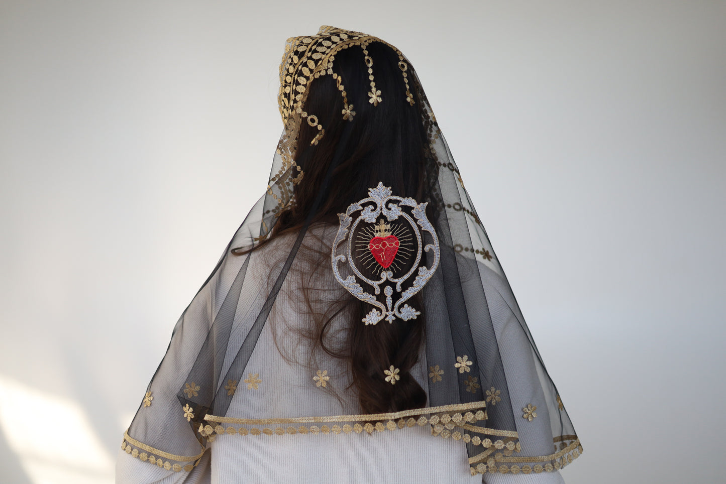 MANTILLA WITH HEART EMBROIDERY