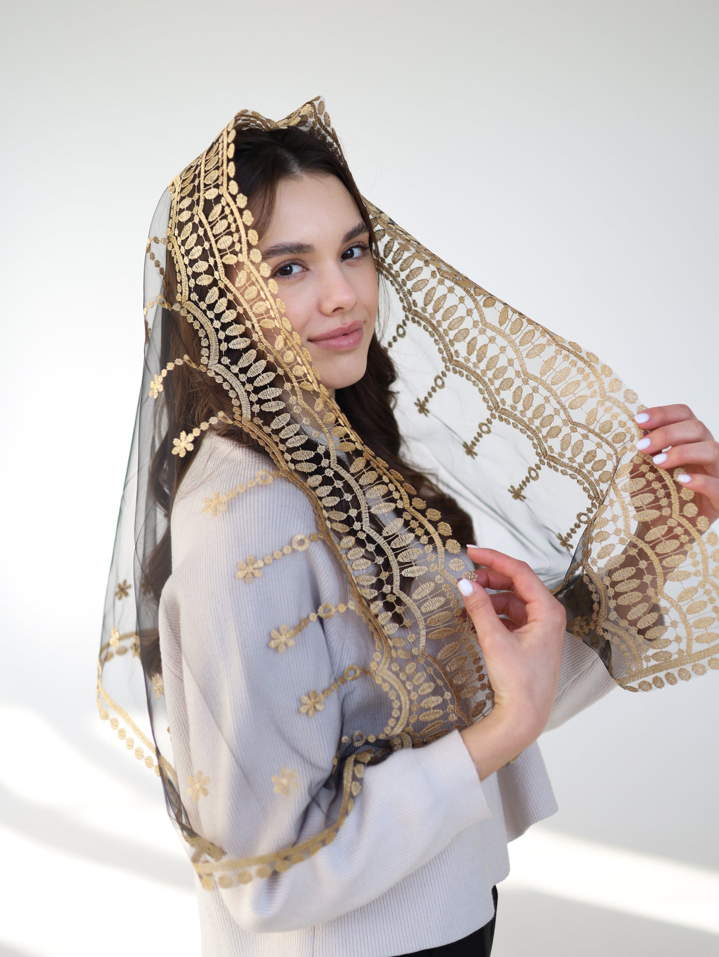 MANTILLA WITH HEART EMBROIDERY