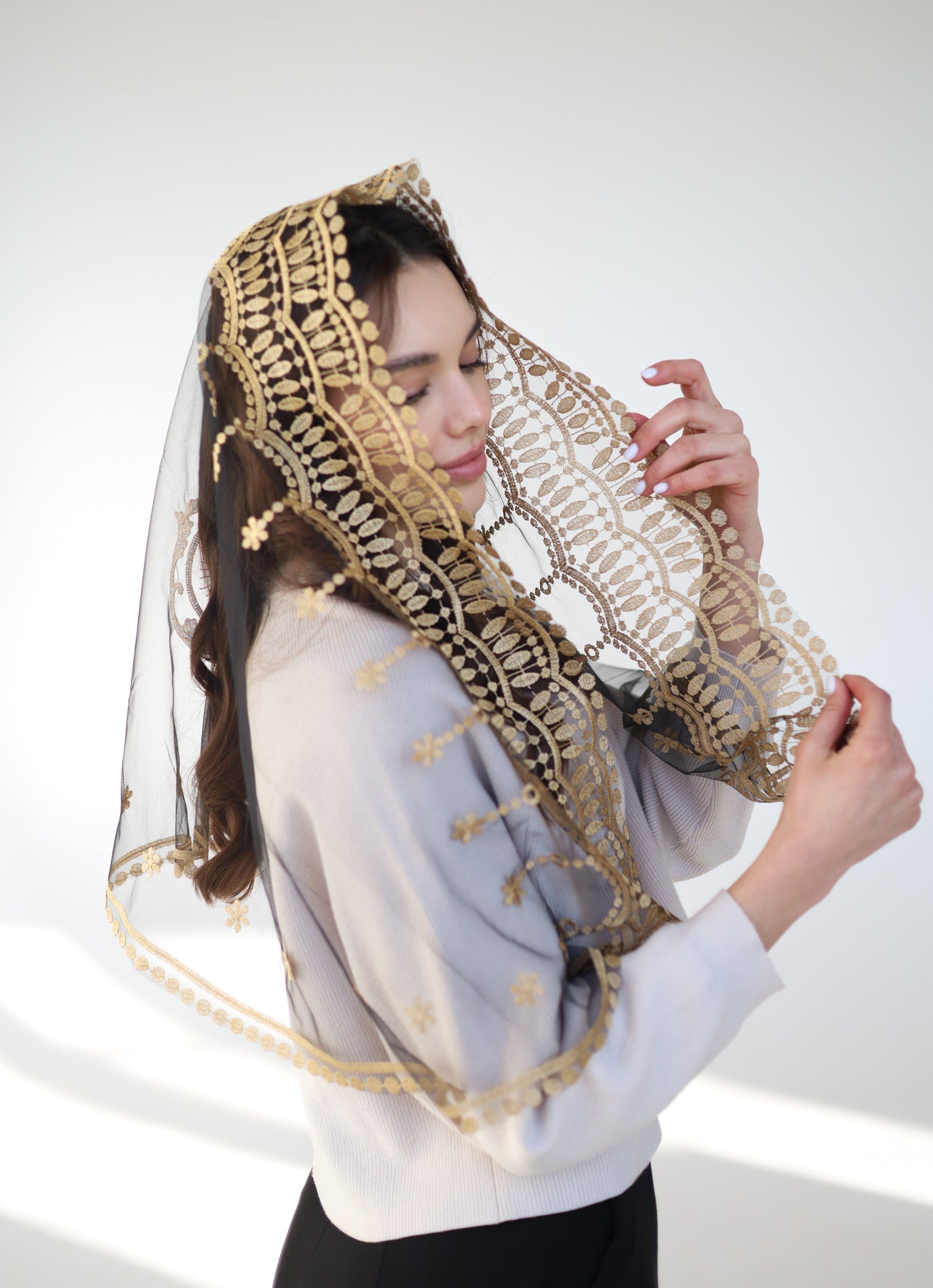 MANTILLA WITH HEART EMBROIDERY