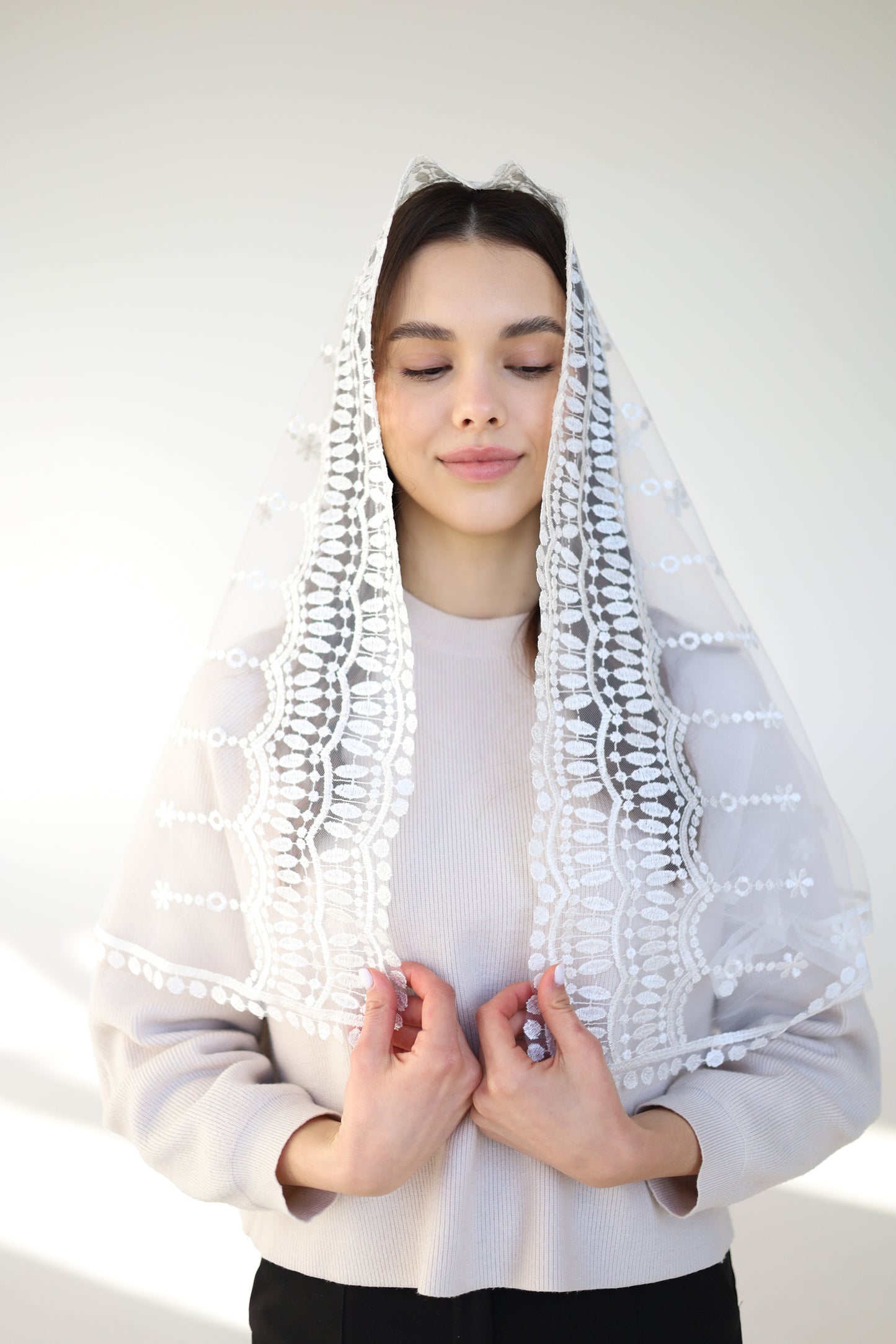 IVORY MANTILLA WITH HEART