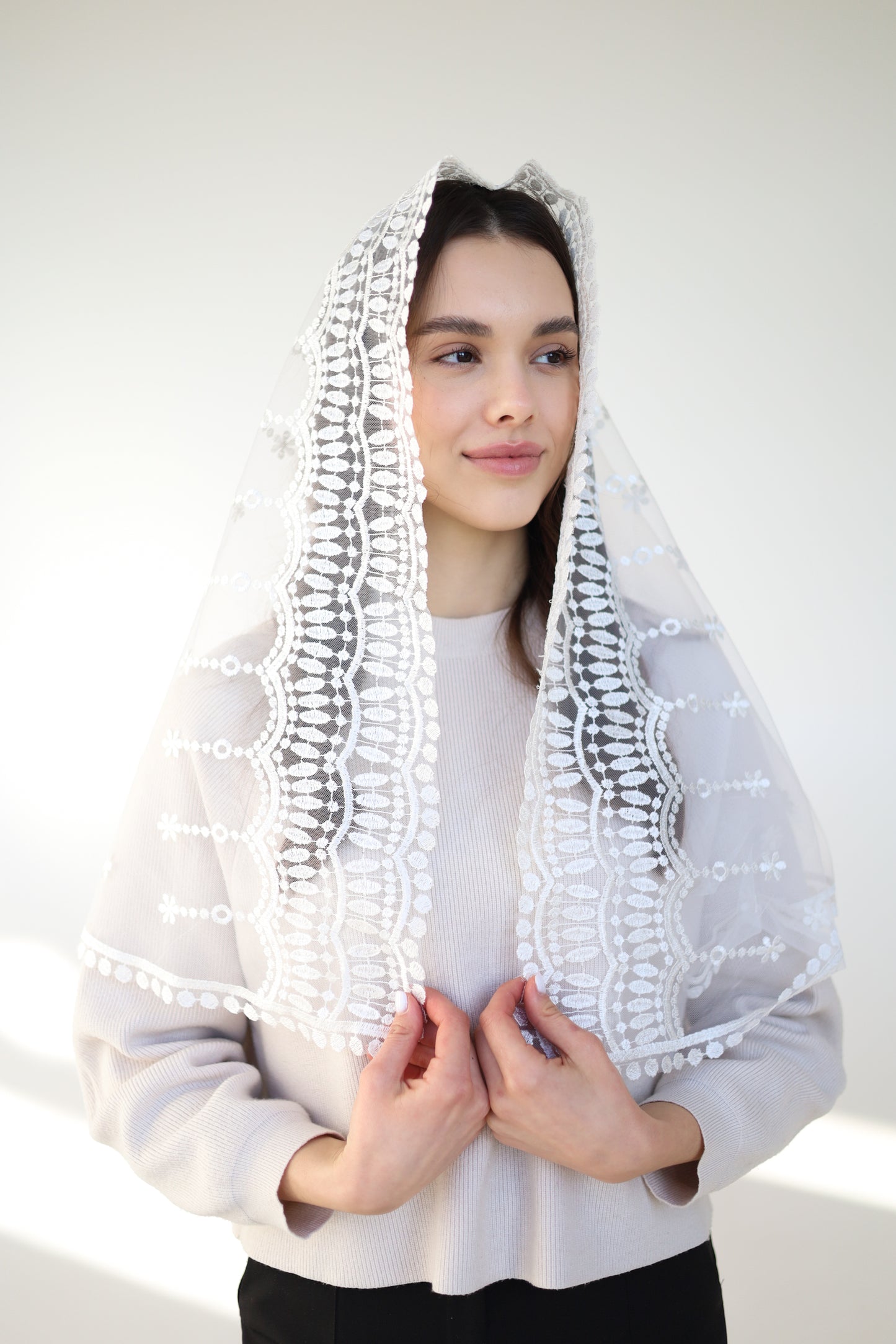 IVORY MANTILLA WITH HEART