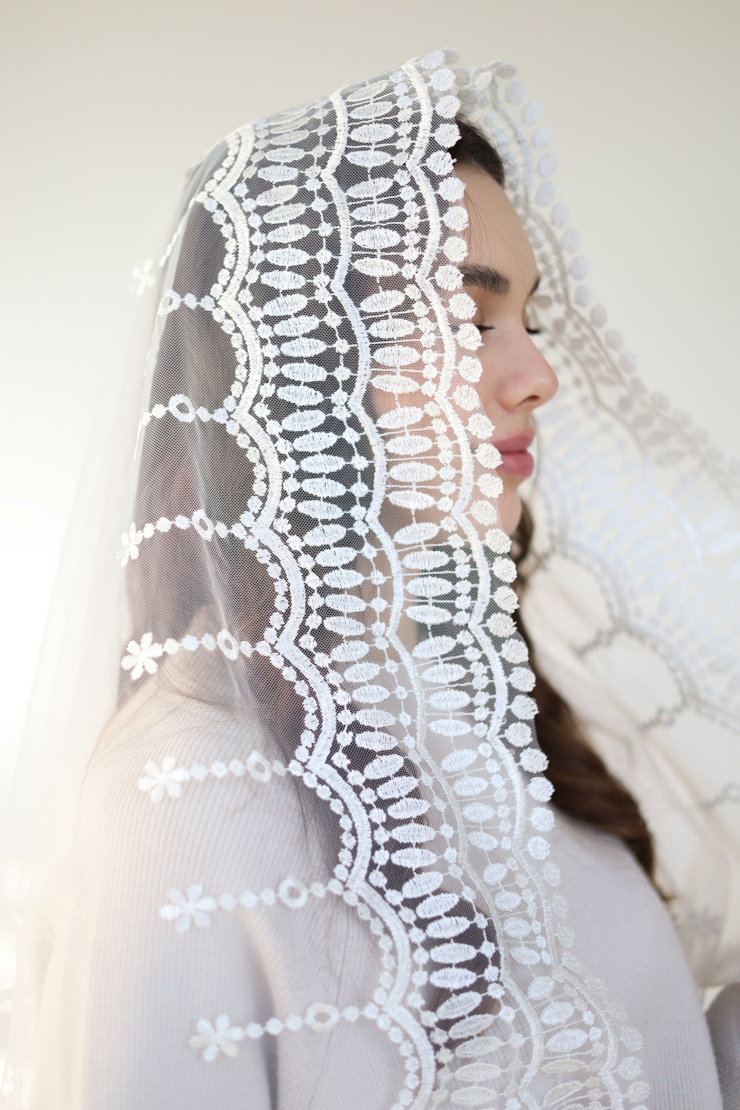 IVORY MANTILLA WITH HEART