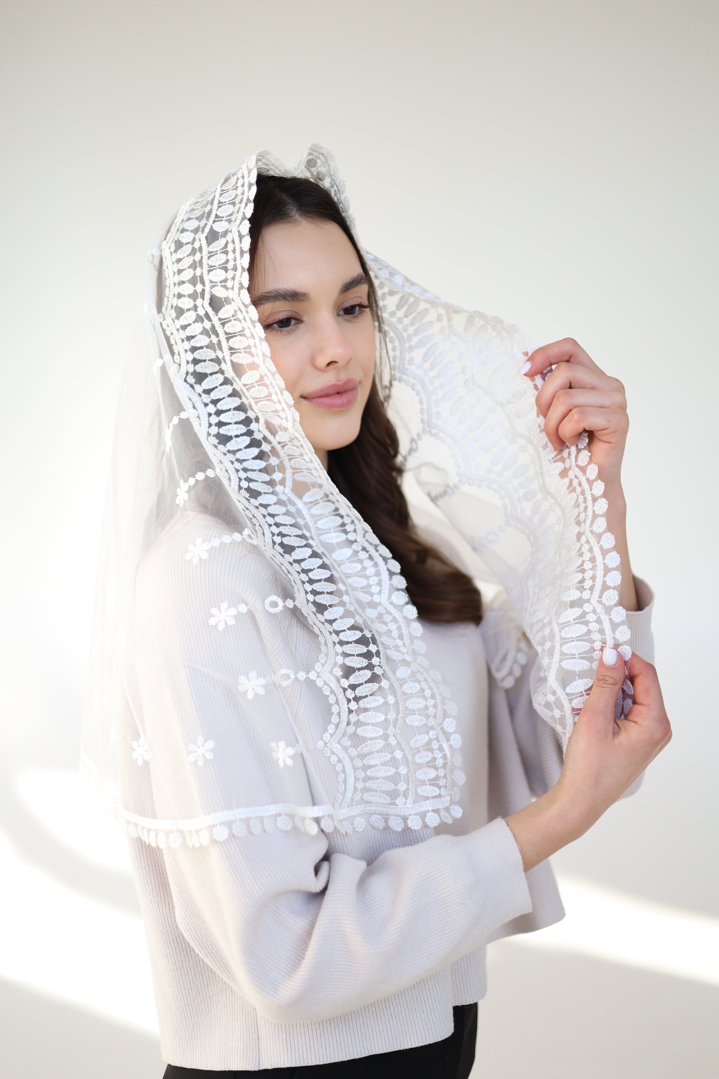 IVORY MANTILLA WITH HEART