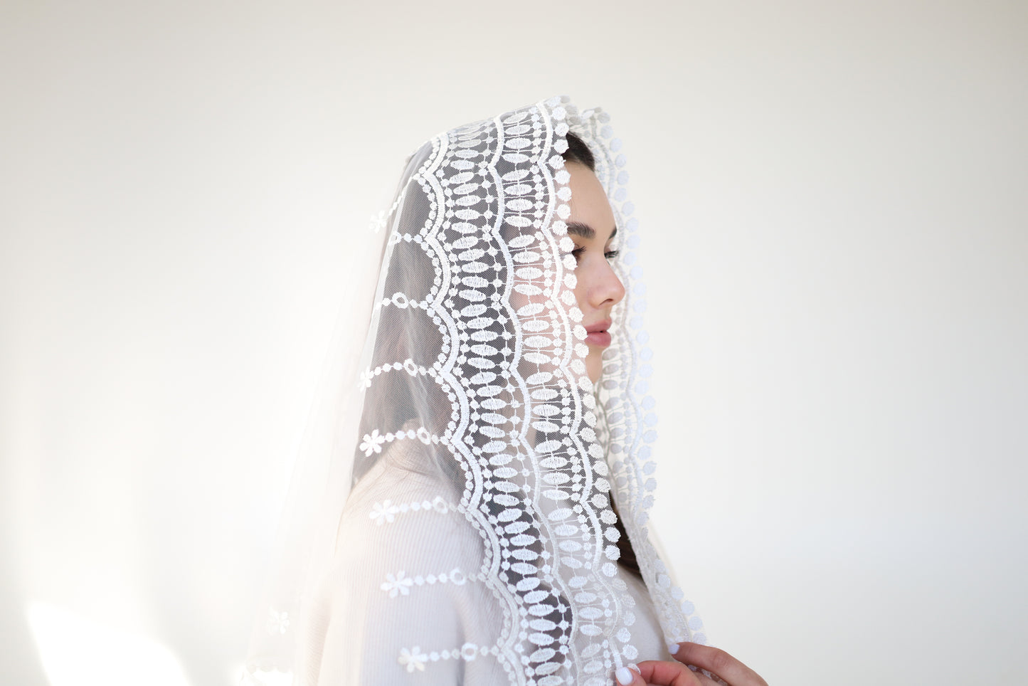 IVORY MANTILLA WITH HEART