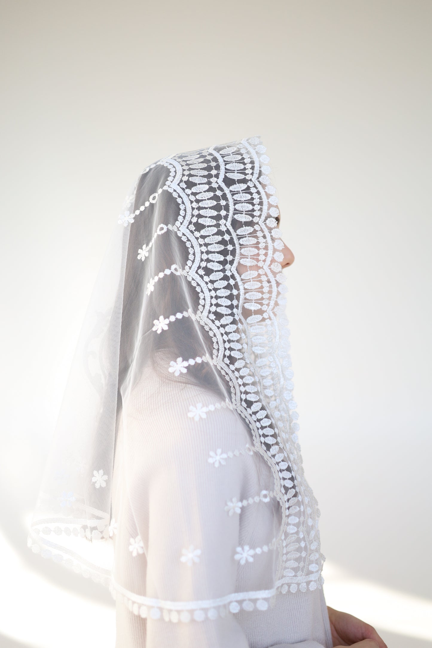 IVORY MANTILLA WITH HEART