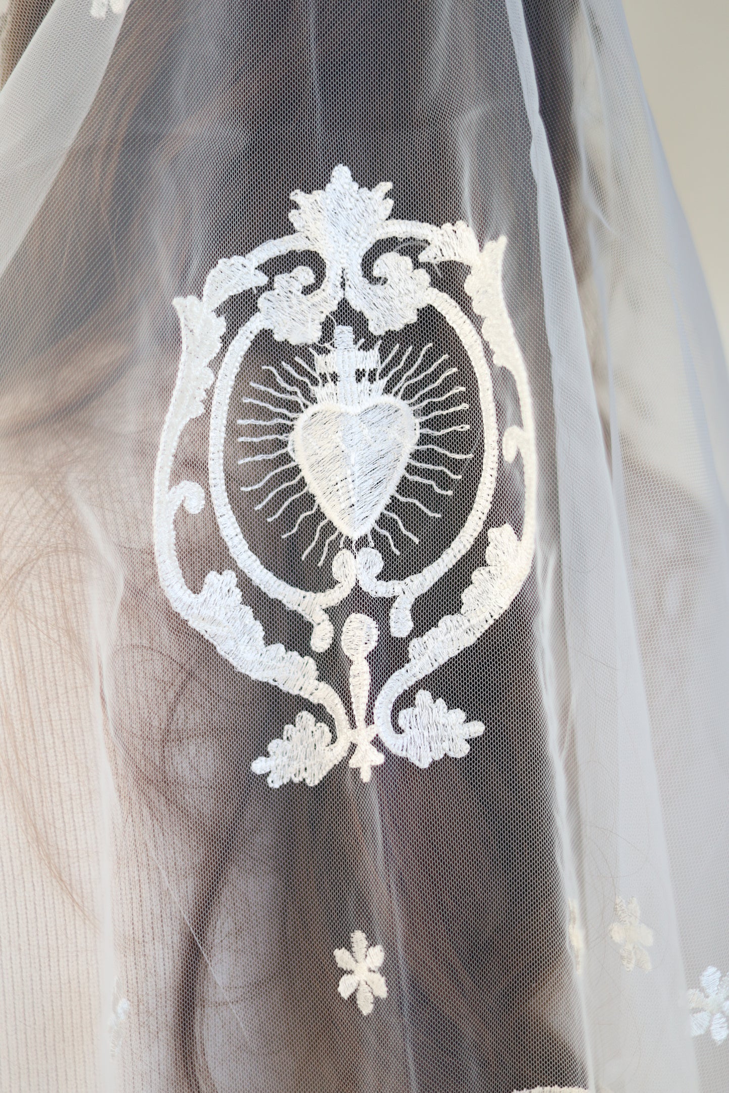 IVORY MANTILLA WITH HEART