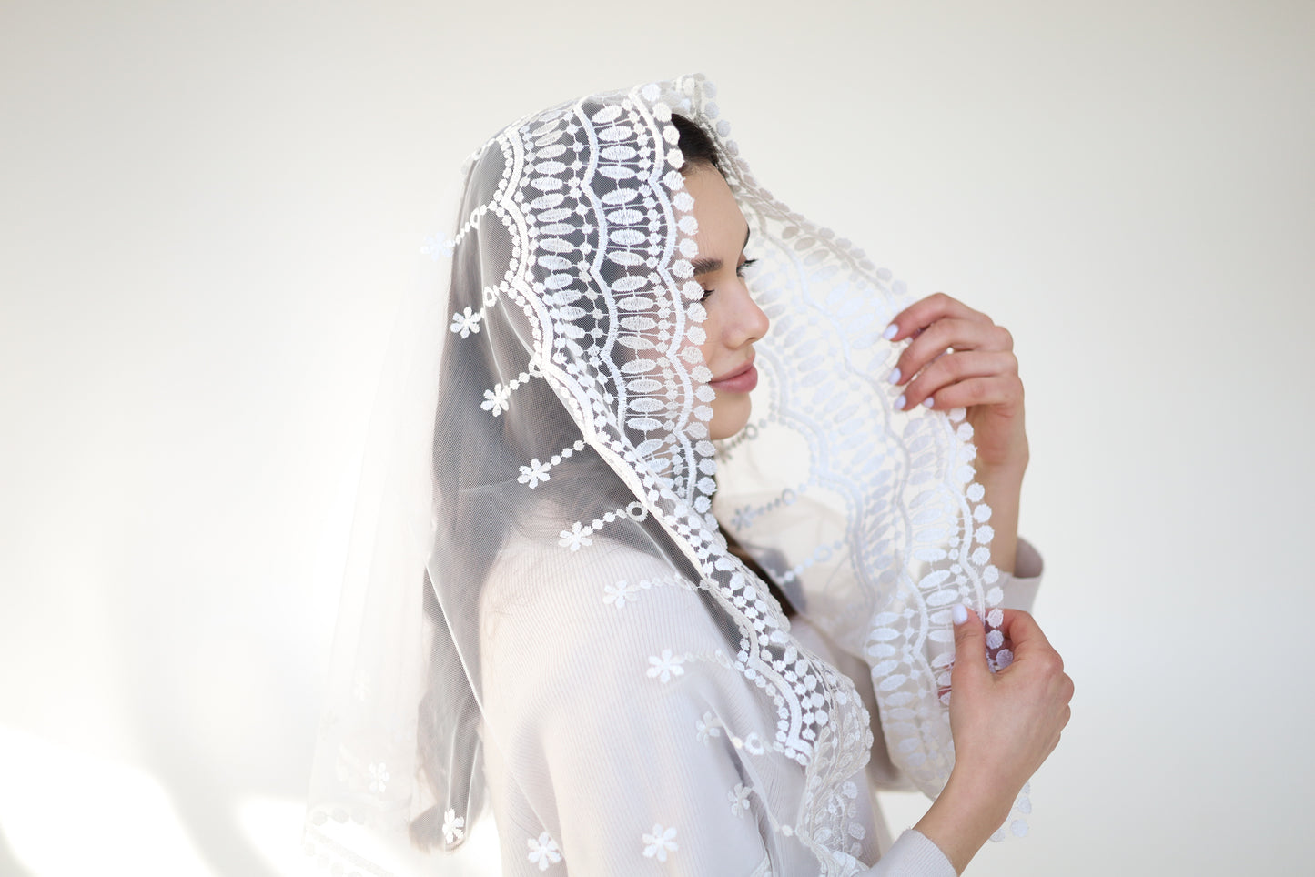 IVORY MANTILLA WITH HEART