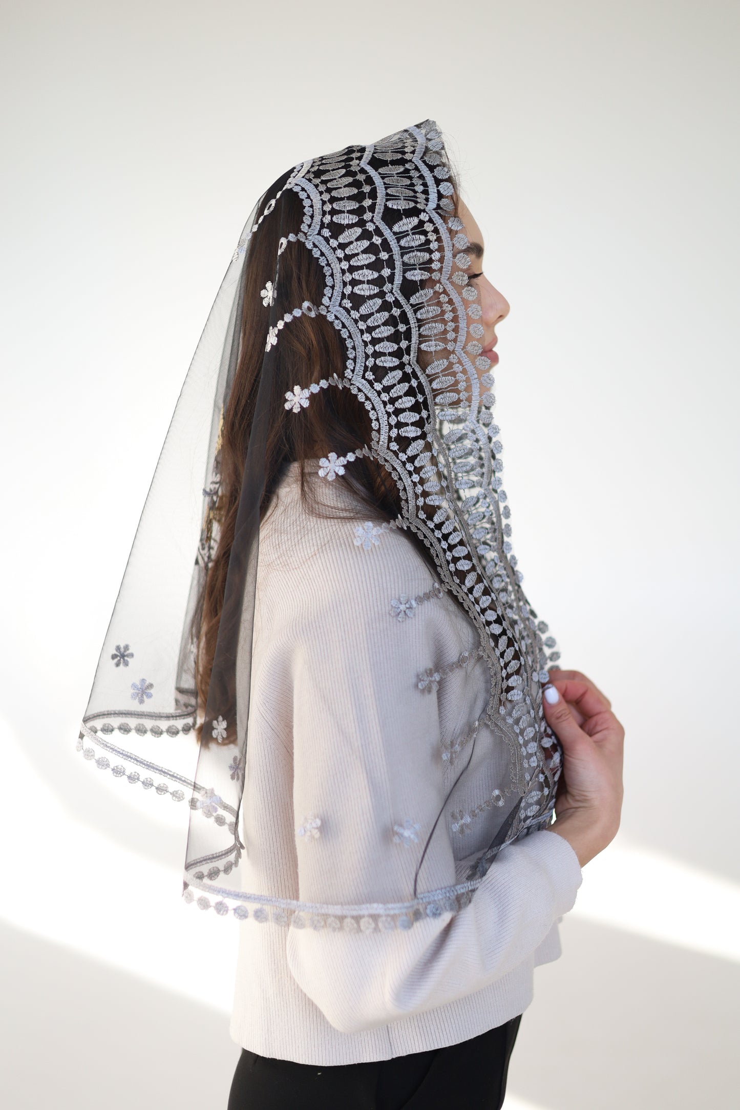 VEIL WITH AVE MARIA EMBROIDERY