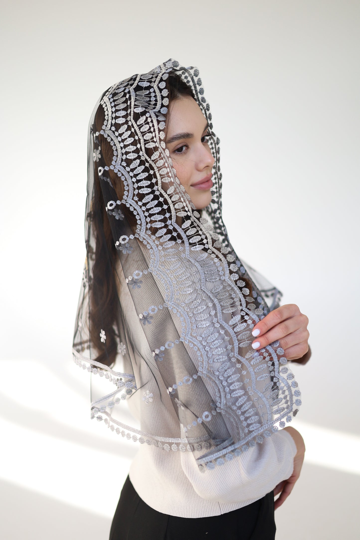 VEIL WITH AVE MARIA EMBROIDERY