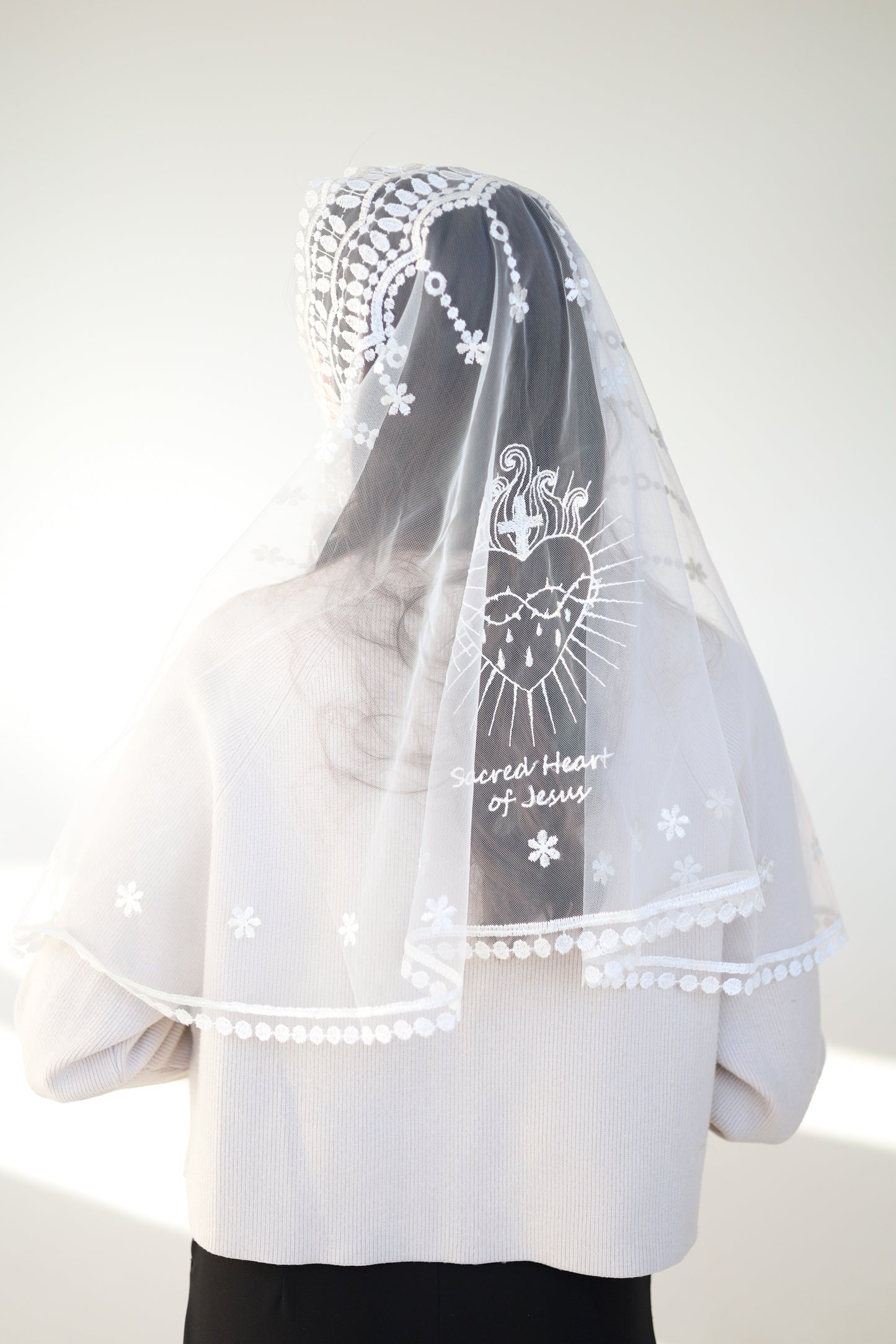 IVORY VEIL WITH EMBROIDERY ON THE BACK