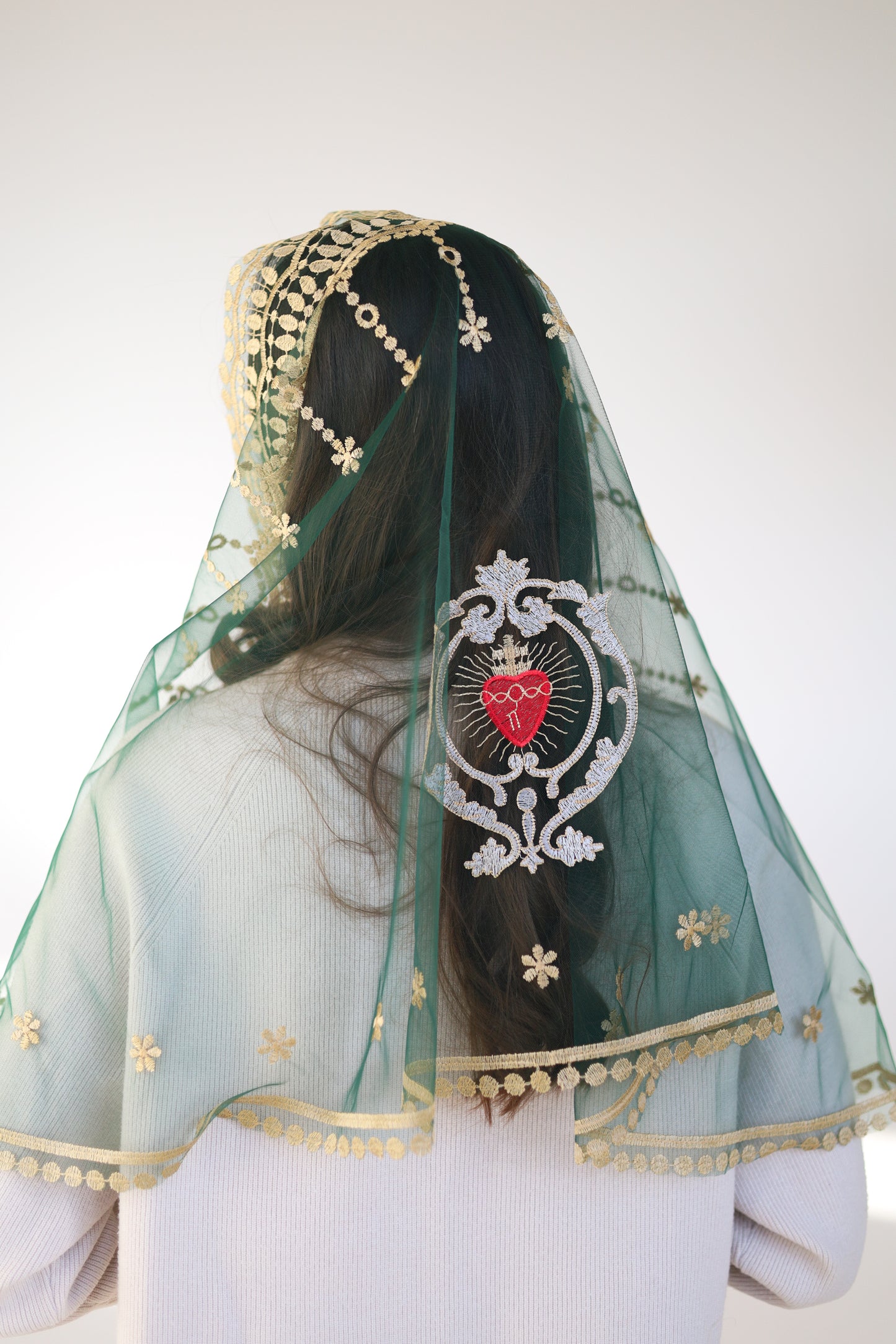 VEIL WITH HEART EMBROIDERY