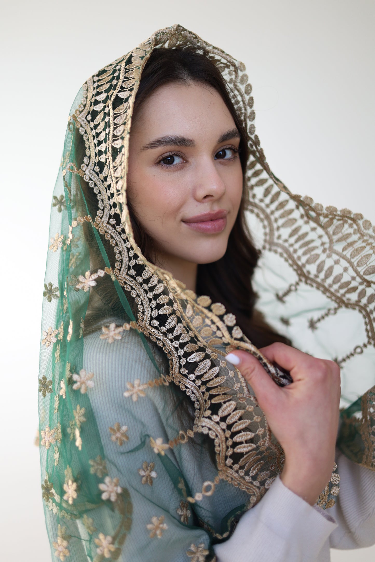 LONG GOLD & GREEN VEIL