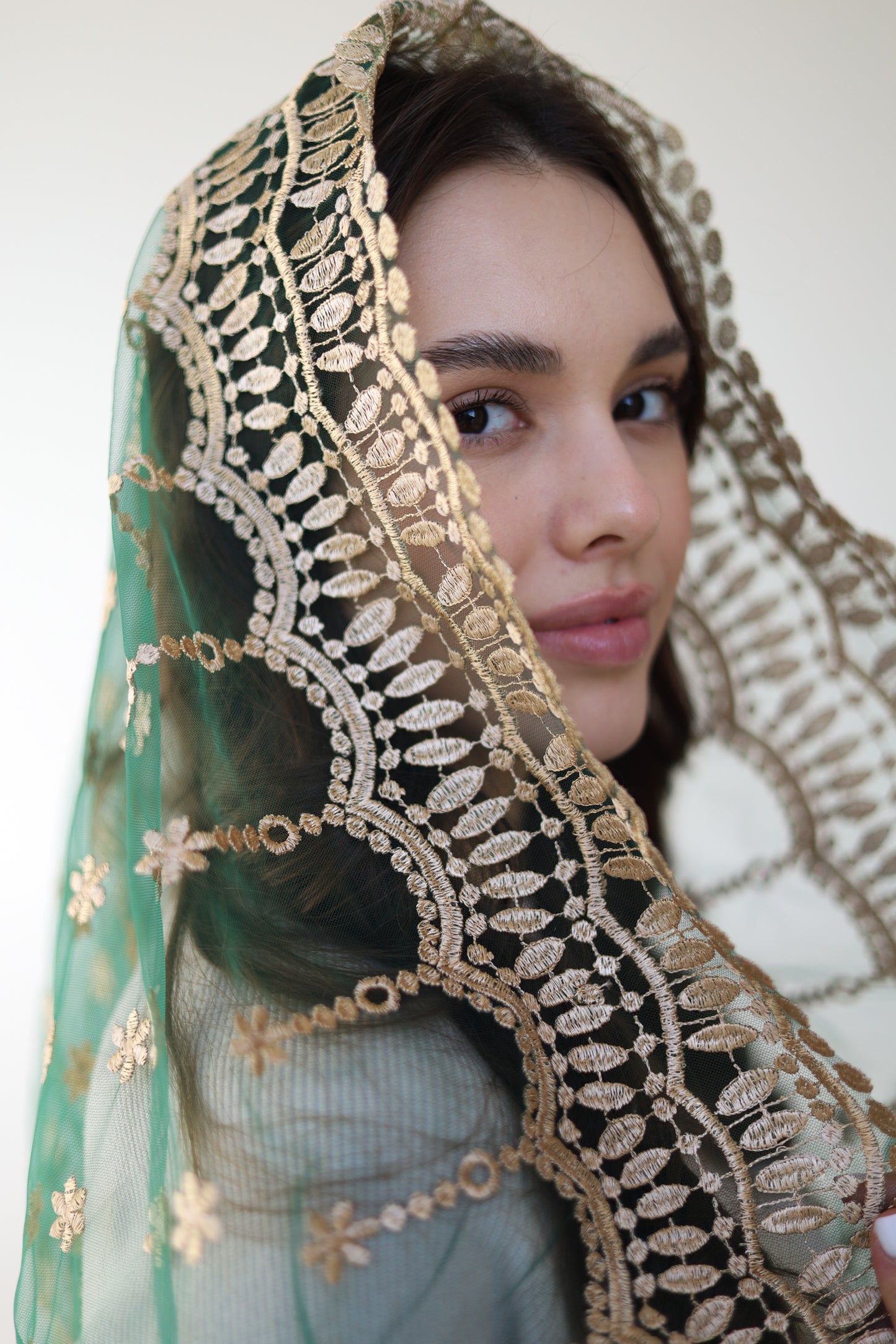 LONG GOLD & GREEN VEIL