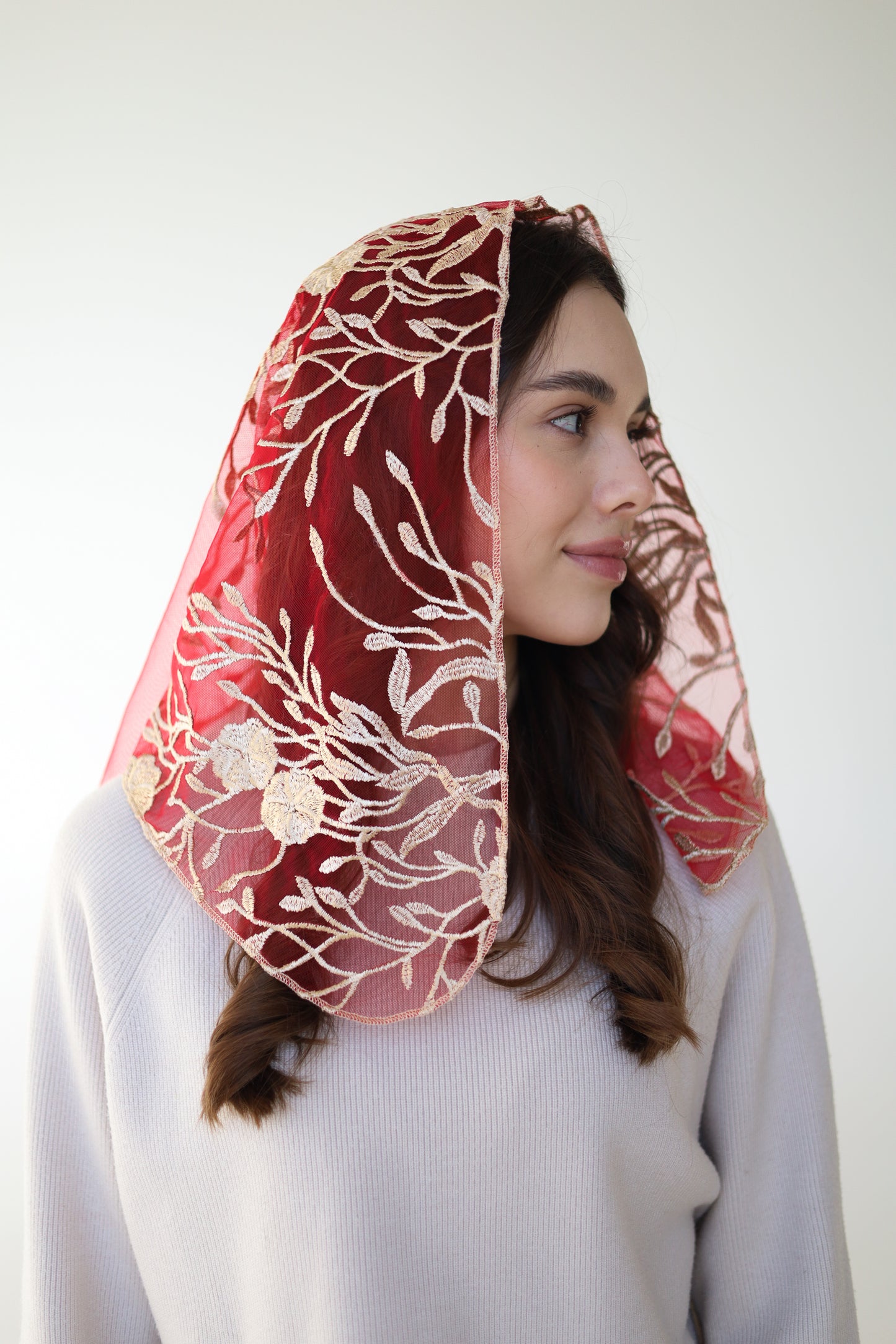 GOLD & RED MANTILLA