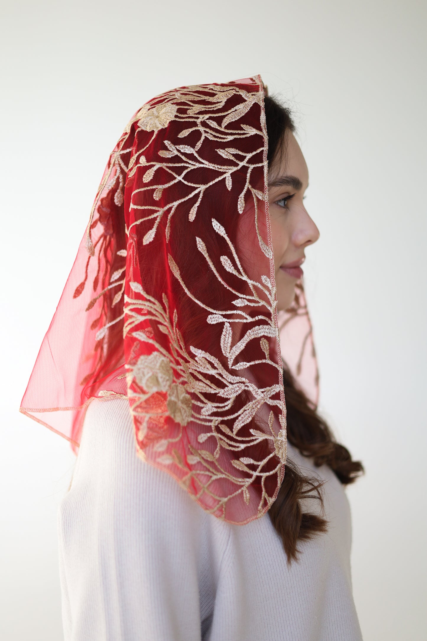 GOLD & RED MANTILLA