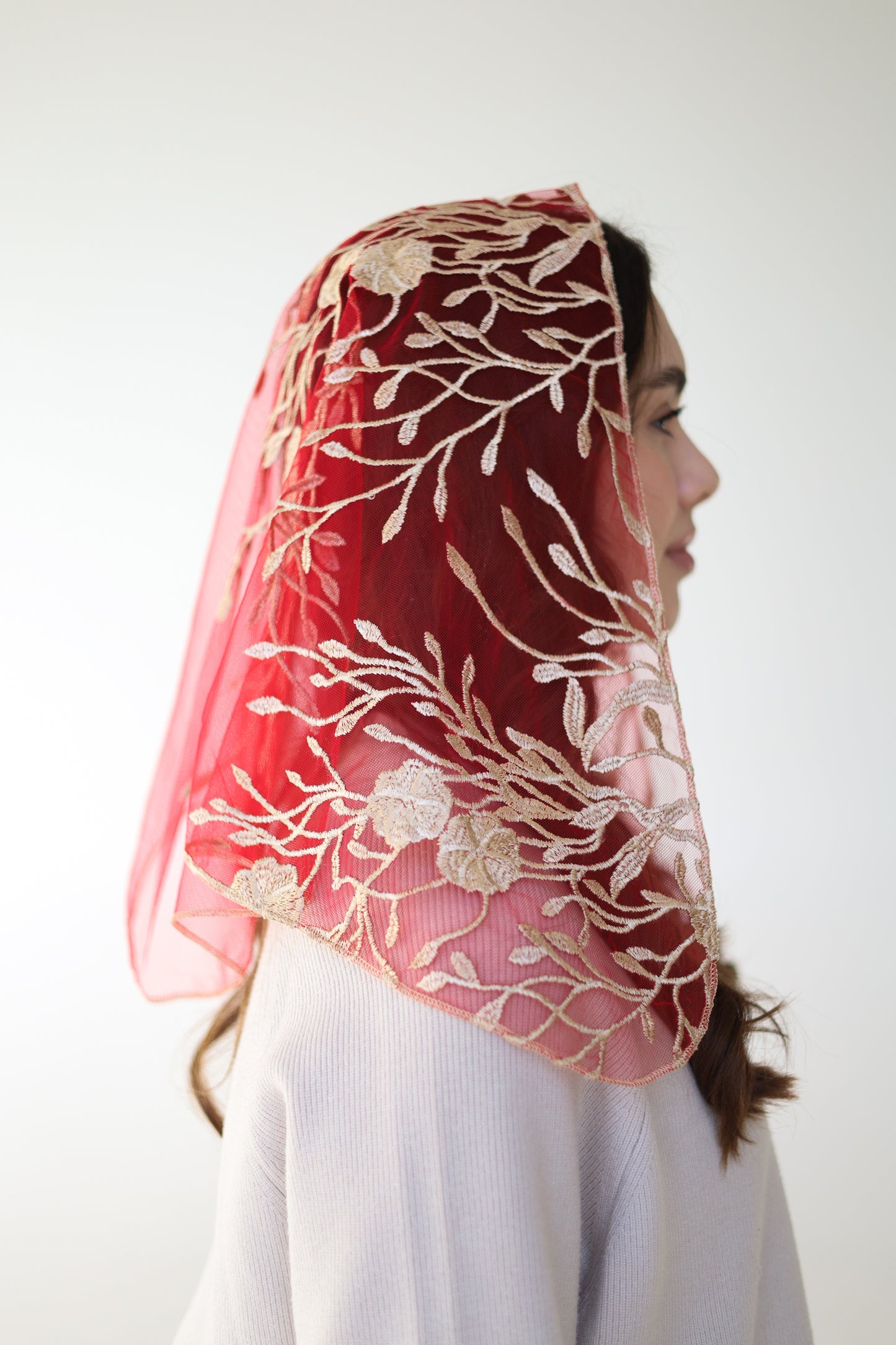 GOLD & RED MANTILLA