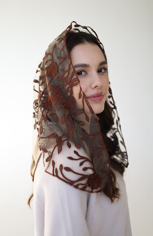 SHORT BROWN MANTILLA