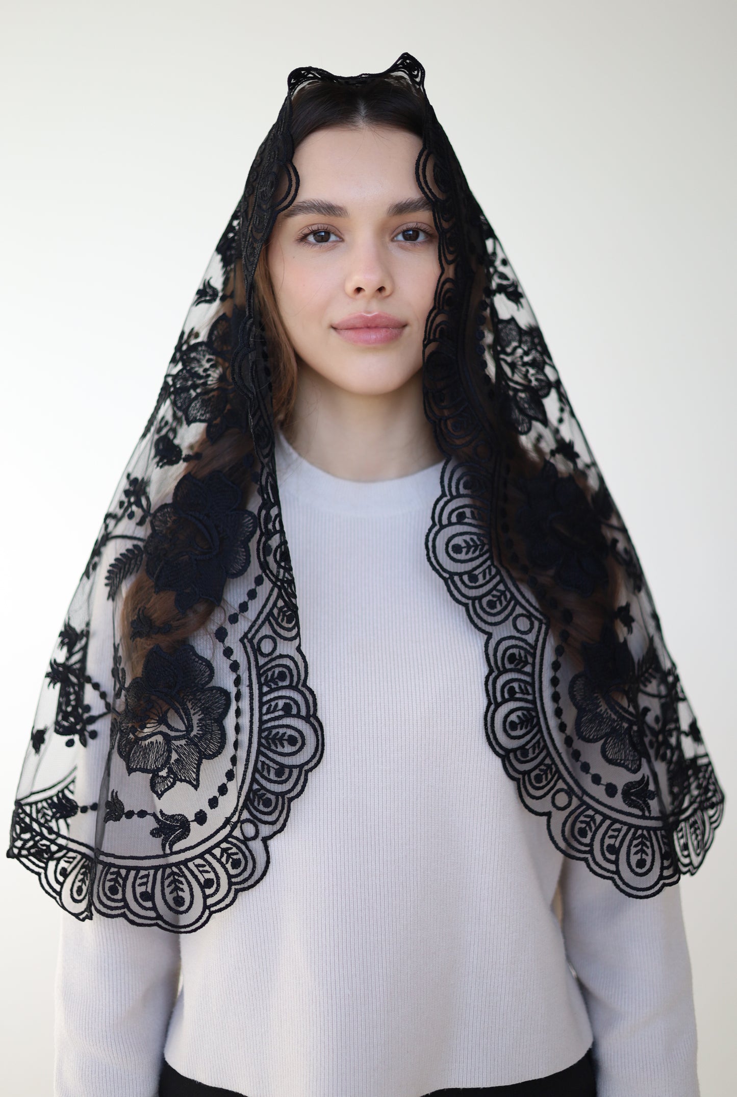 LONG BLACK MANTILLA