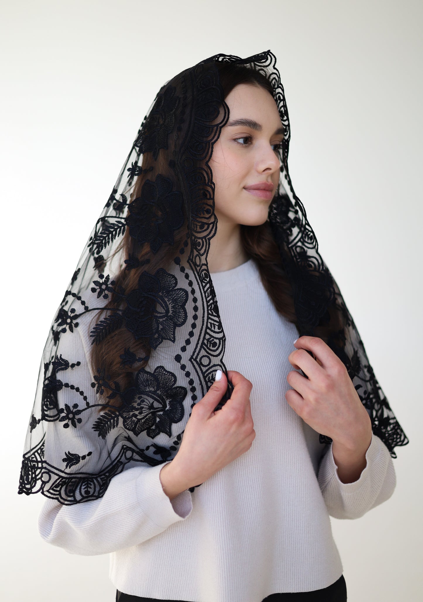 LONG BLACK MANTILLA