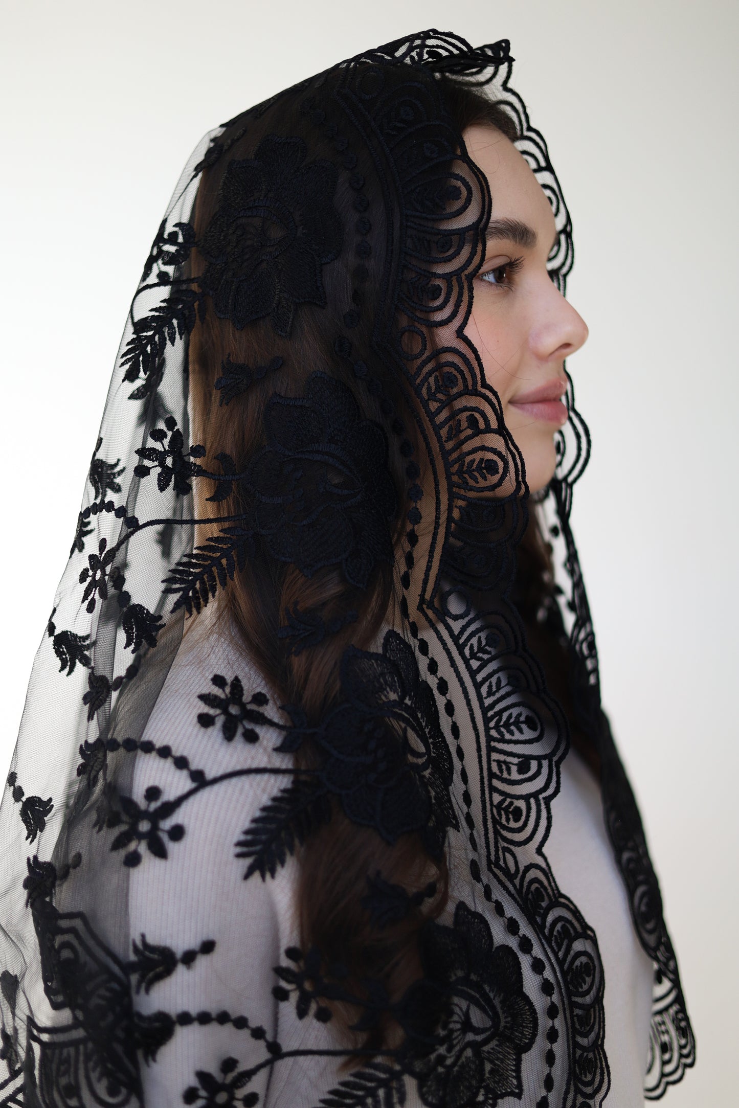 LONG BLACK MANTILLA