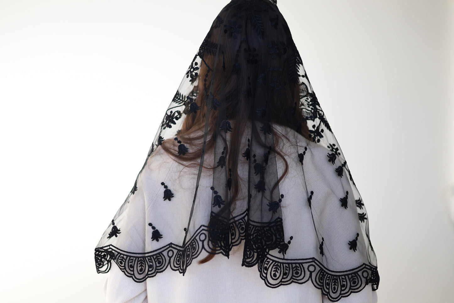 LONG BLACK MANTILLA