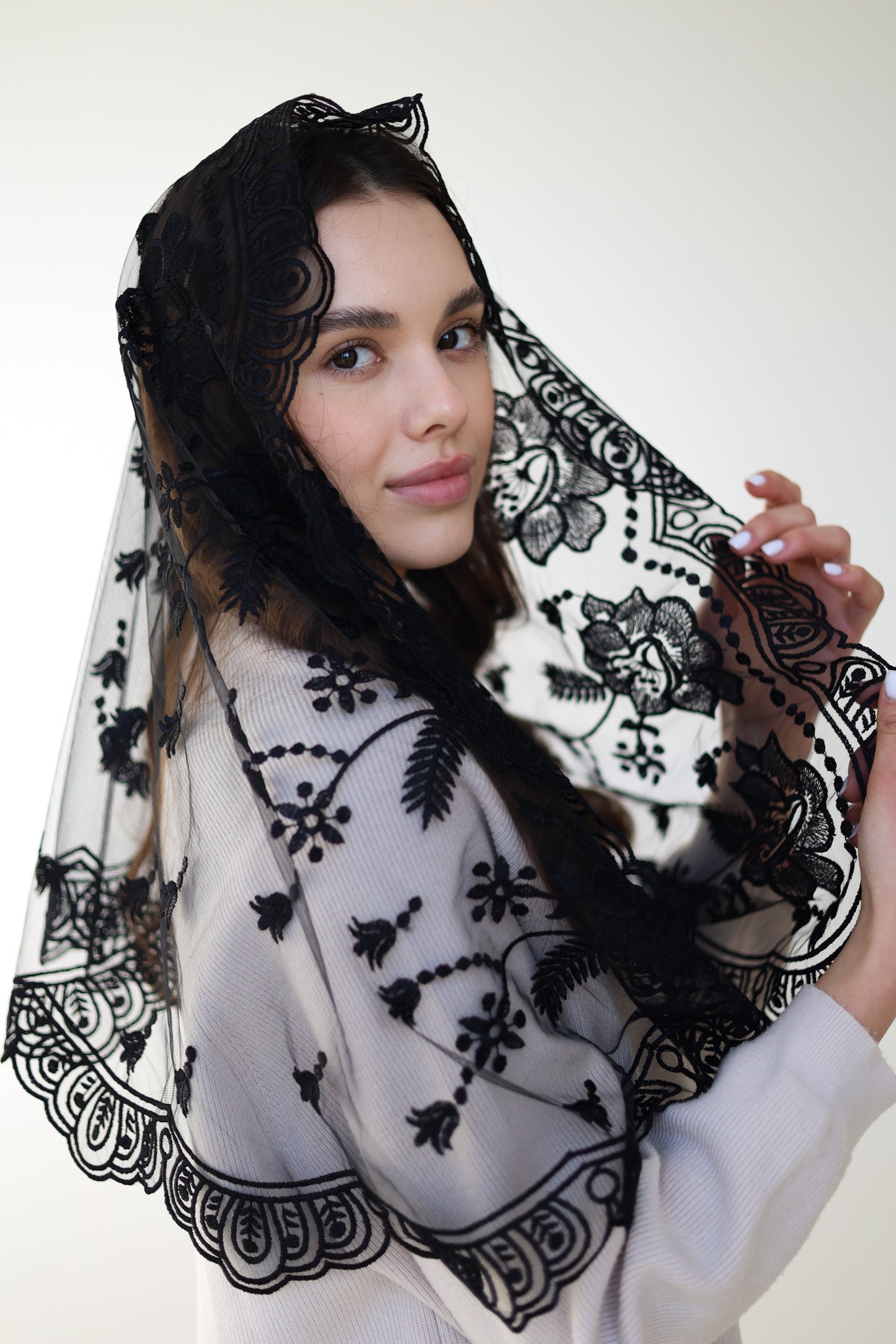 LONG BLACK MANTILLA