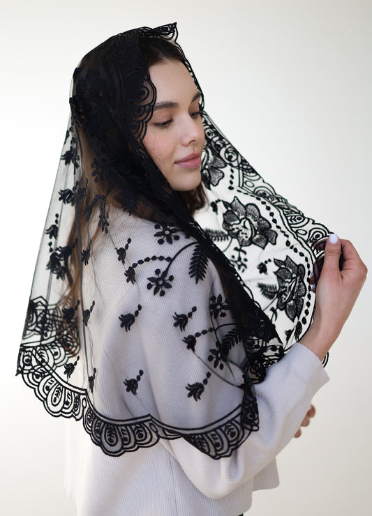 LONG BLACK MANTILLA