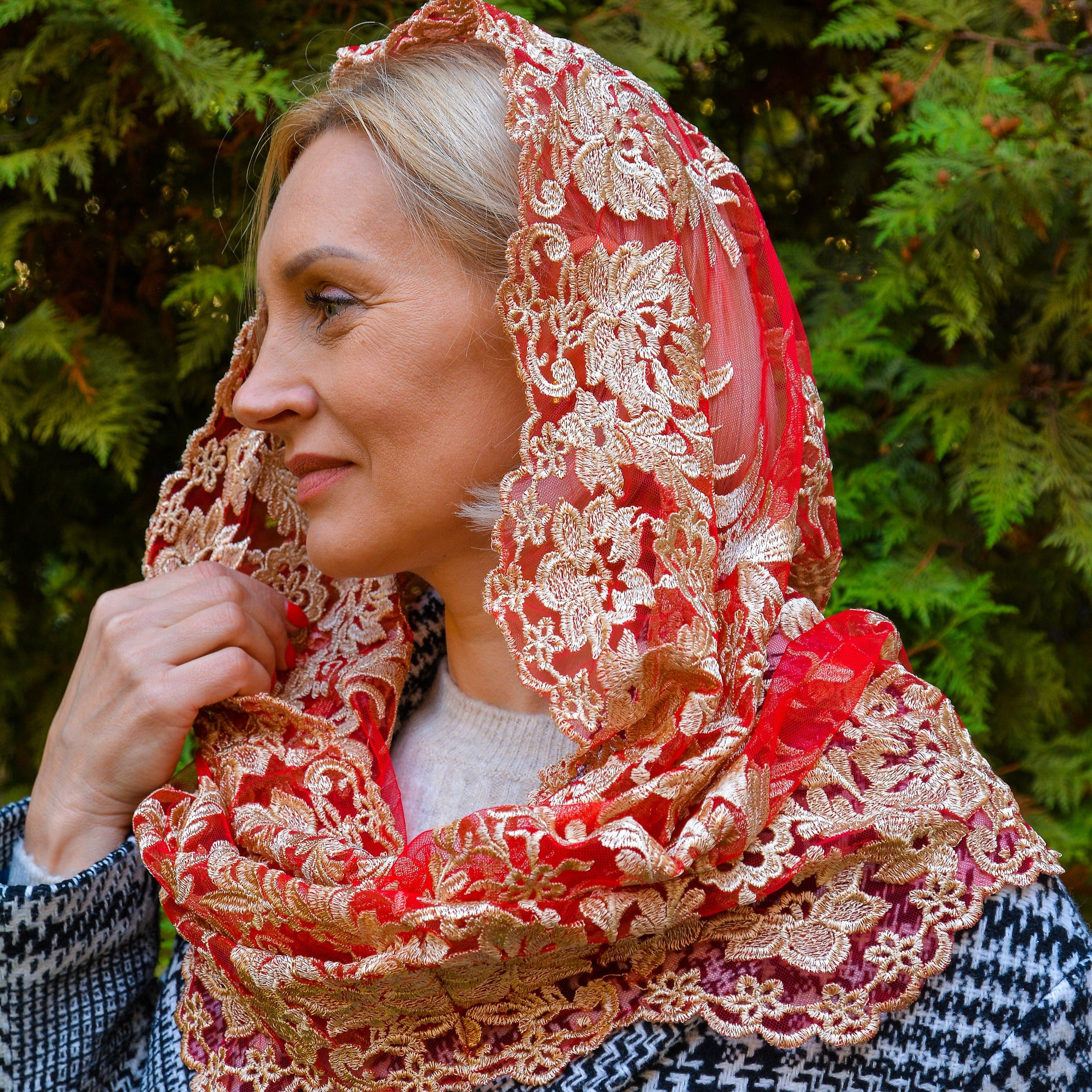 RED INFINITY MANTILLA – MariaVeils