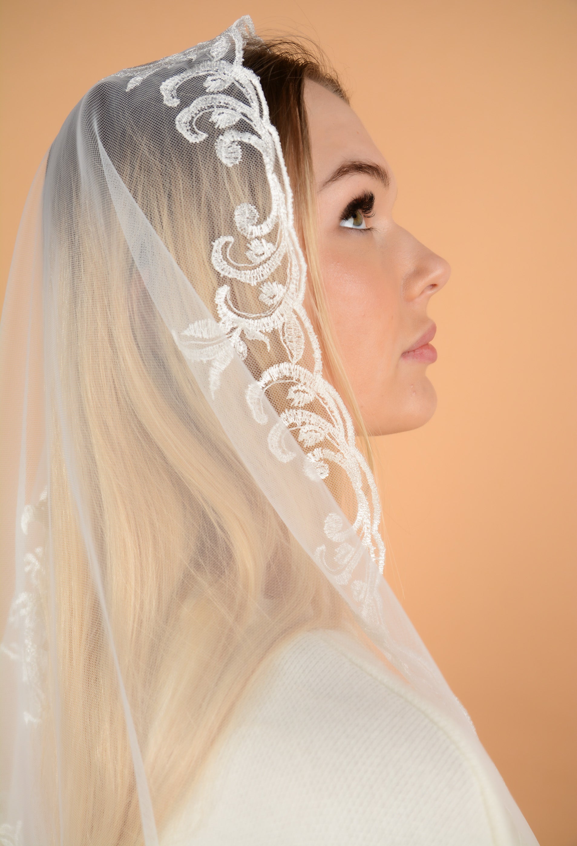 LONG IVORY MANTILLA WITH EMBROIDERY - MariaVeils