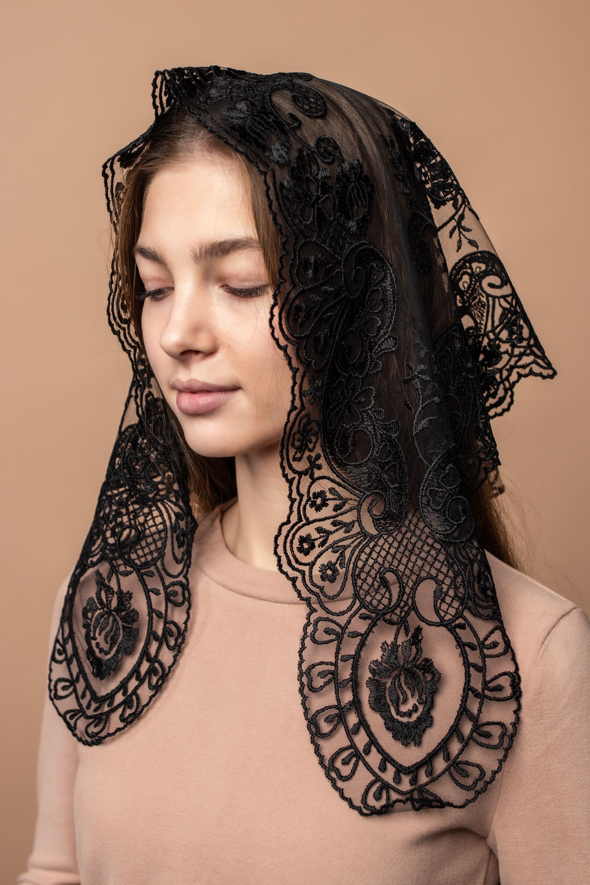 Black chapel veil with flowers - MariaVeils